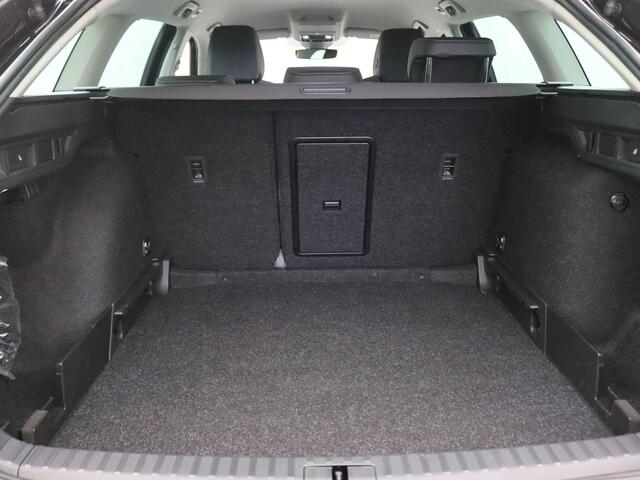 Skoda OCTAVIA Combi 1.5 TSI MHEV Selection 115PK DSG Adaptieve Cruise Control, Parkeersensoren voor en achter, Stoelverwarming, Navi, 17" LM Velgen