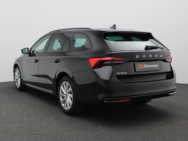 Skoda OCTAVIA Combi 1.5 TSI MHEV Selection 115PK DSG Adaptieve Cruise Control, Parkeersensoren voor en achter, Stoelverwarming, Navi, 17" LM Velgen