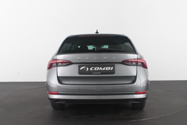 Skoda OCTAVIA Combi 1.0 TSI Business > Trekhaak/Achteruitrijcamera/Stoelverwarming/Parkeerhulp voor en achter