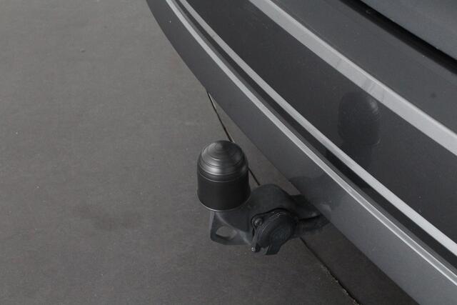 Skoda OCTAVIA Combi 1.0 TSI Business > Trekhaak/Achteruitrijcamera/Stoelverwarming/Parkeerhulp voor en achter