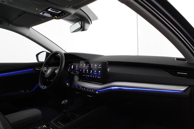 Skoda OCTAVIA Combi 1.0 TSI Business > Trekhaak/Achteruitrijcamera/Stoelverwarming/Parkeerhulp voor en achter