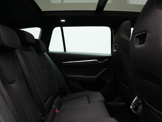 Skoda OCTAVIA Combi 1.4 TSI iV Business Edition Plus 205pk Dealer O.H. PHEV | Panodak | Adaptive Cruise | Head Up | Camera | Canton Audio | RS Sportstoelen Memory & Verwarmd | Sfeerverlichting | Apple Carplay | Keyless | Blis | Virtual | Navigatie | DAB |