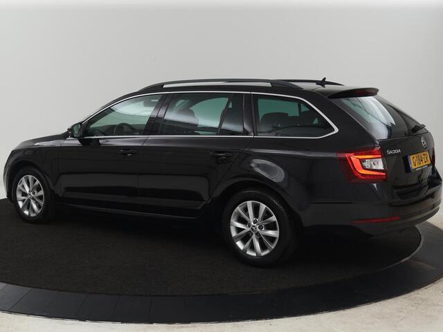 Skoda OCTAVIA 1.6 TDI Clever Edition | Automaat | Stoelverwarming | Carplay | Navigatie | Parkeerhulp | Half leder | Climate control | Bluetooth | Cruise control