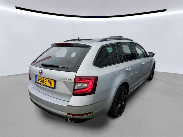 Skoda OCTAVIA Combi 1.0 TSI Greentech Sport Business / Navigatie / Climate control / Parkeer sensoren achter / 17'' LMV