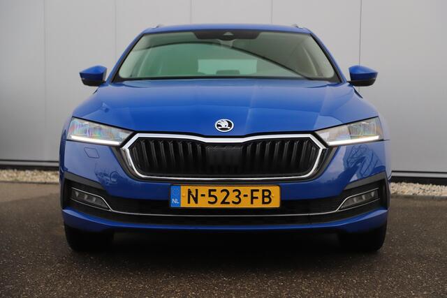 Skoda OCTAVIA Combi 1.0 e-TSI Business Edition Plus Automaat Virtual Trekhaak LMV Sfeerverlichting Navigatie Achteruitrijcamera Carplay Android