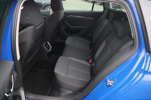 Skoda OCTAVIA Combi 1.0 e-TSI Business Edition Plus Automaat Virtual Trekhaak LMV Sfeerverlichting Navigatie Achteruitrijcamera Carplay Android