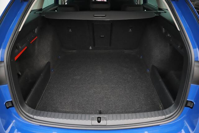 Skoda OCTAVIA Combi 1.0 e-TSI Business Edition Plus Automaat Virtual Trekhaak LMV Sfeerverlichting Navigatie Achteruitrijcamera Carplay Android