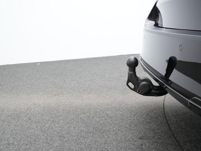 Skoda OCTAVIA Combi 1.5 TSI MHEV 150 pk DSG Sportline | Panoramadak | Trekhaak | 360 camera | Head-up display | Matrix LED