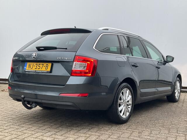 Skoda OCTAVIA Combi 1.0 TSI Pano.dak DAB Trekhaak Stoelverw. Carplay Greentech Ambition Business