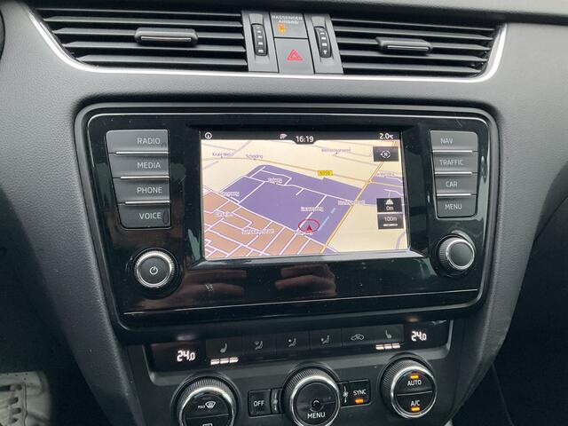 Skoda OCTAVIA Combi 1.0 TSI Pano.dak DAB Trekhaak Stoelverw. Carplay Greentech Ambition Business
