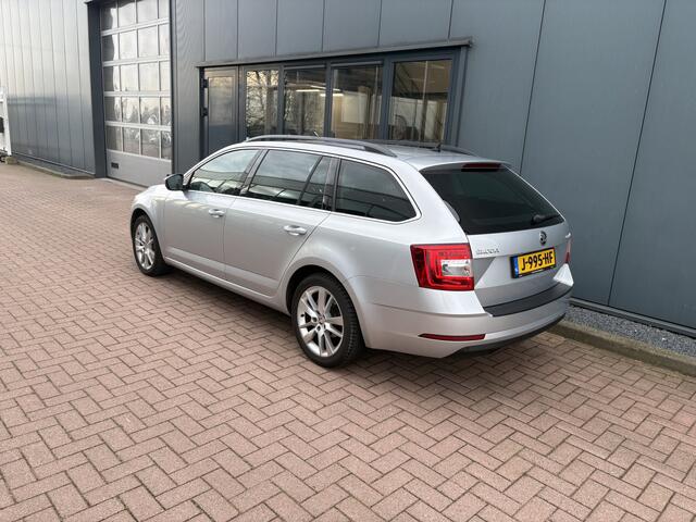 Skoda OCTAVIA Combi 1.0 TSi 115pk Business Edition LEDER/NAVI/CARPLAY/CRUISE/PDC/WINTERPACK