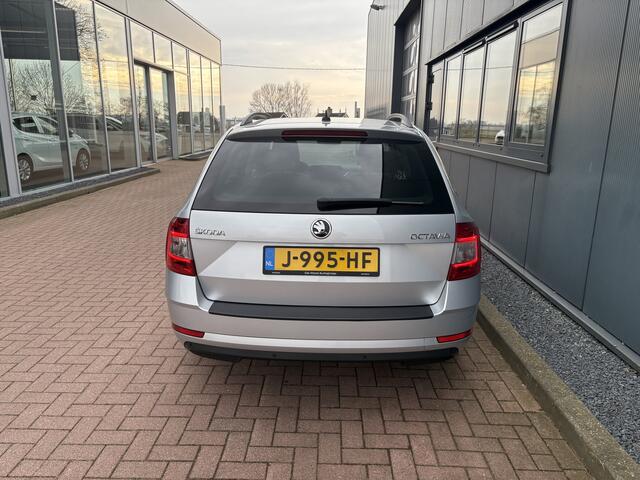 Skoda OCTAVIA Combi 1.0 TSi 115pk Business Edition LEDER/NAVI/CARPLAY/CRUISE/PDC/WINTERPACK