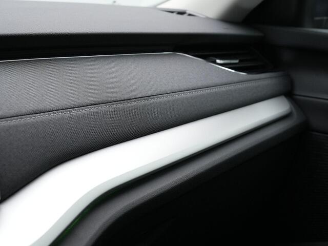 Skoda OCTAVIA Combi 1.4 TSI iV 204 pk DSG PHEV Business Edition | Achteruitrijcamera | Stoelverwarming | Adaptive Cruise | Navigatie | Leder/stof