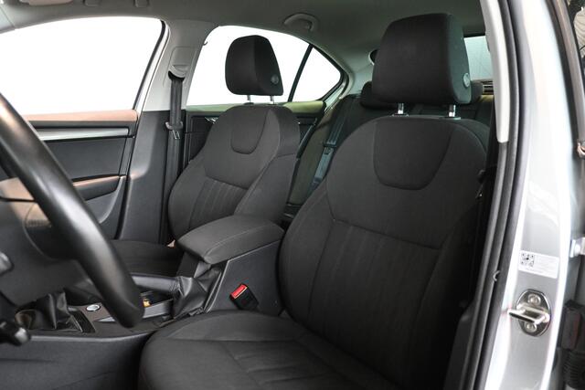 Skoda OCTAVIA 1.0 TSI Greentech Business Edition Clima Navigatie Stoelverwarming Rijklaarprijs Inruil Mogelijk!