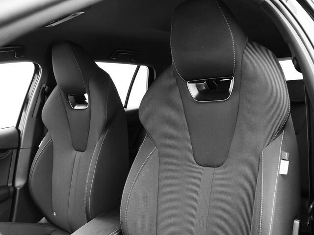 Skoda OCTAVIA Combi 1.0 e-TSI 110pk DSG Sport Business · Apple/Android Car Play · Elek. Trekhaak · Cruise Control · P-Sensoren · 16'' Inch · Garantie t/m 19-11-2027 of 100.000km