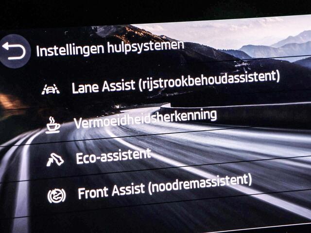 Skoda OCTAVIA Combi 1.0 e-TSI 110pk DSG Sport Business · Apple/Android Car Play · Elek. Trekhaak · Cruise Control · P-Sensoren · 16'' Inch · Garantie t/m 19-11-2027 of 100.000km