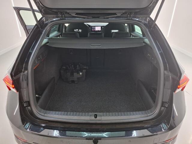 Skoda OCTAVIA Combi 1.0 e-TSI Sport Business Trekhaak Navigatie Apple Carplay/ Android Auto Parkeersensoren Full led Virtual Cockpit Cruise control Climate control Lichtmetalen velgen Getinte ramen