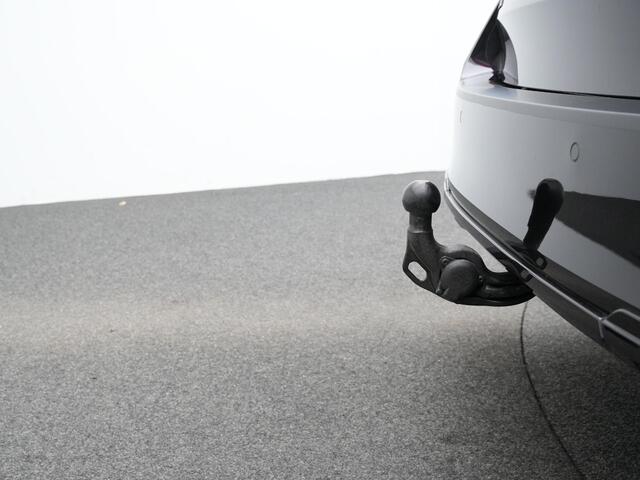 Skoda OCTAVIA Combi 1.5 TSI MHEV 150 pk DSG Sportline | Panoramadak | Trekhaak | 360 camera | Head-up display | Matrix LED