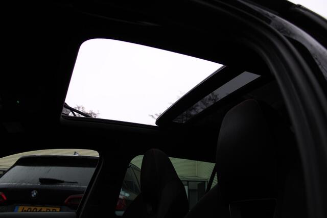 Skoda OCTAVIA Combi 2.0 TSI iV RS Panoramadak - Trekhaak - LED