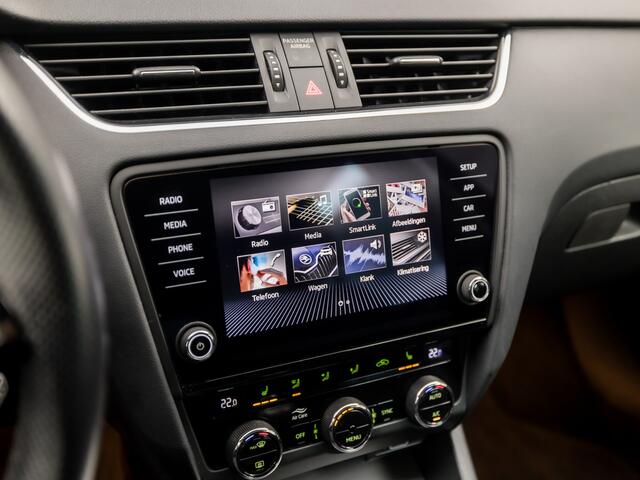 Skoda OCTAVIA Combi 1.0 TSI Sportline (DIGITAL COCKPIT, APPLE CARPLAY, GROOT NAVI, STOELVERWARMING, CAMERA, SPORTSTOELEN, GETINT GLAS, CRUISE, LED KOPLAMPEN, NIEUWSTAAT)