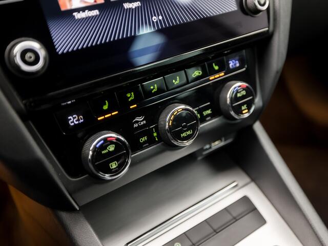 Skoda OCTAVIA Combi 1.0 TSI Sportline (DIGITAL COCKPIT, APPLE CARPLAY, GROOT NAVI, STOELVERWARMING, CAMERA, SPORTSTOELEN, GETINT GLAS, CRUISE, LED KOPLAMPEN, NIEUWSTAAT)