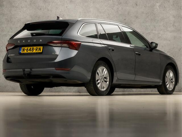 Skoda OCTAVIA Combi 1.0 TSI Sportline Automaat (VIRTUAL COCKPIT, APPLE CARPLAY, GROOT NAVI, SFEERVERLICHTING, STOELVERWARMING, CAMERA, KEYLESS, GETINT GLAS, TREKHAAK, NIEUWSTAAT)