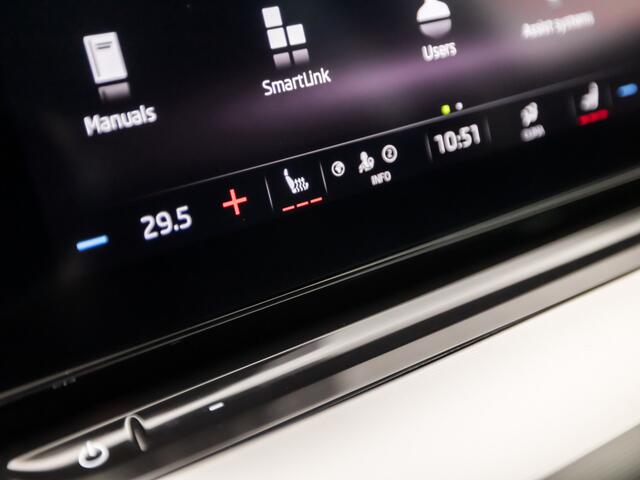 Skoda OCTAVIA Combi 1.0 TSI Sportline Automaat (VIRTUAL COCKPIT, APPLE CARPLAY, GROOT NAVI, SFEERVERLICHTING, STOELVERWARMING, CAMERA, KEYLESS, GETINT GLAS, TREKHAAK, NIEUWSTAAT)