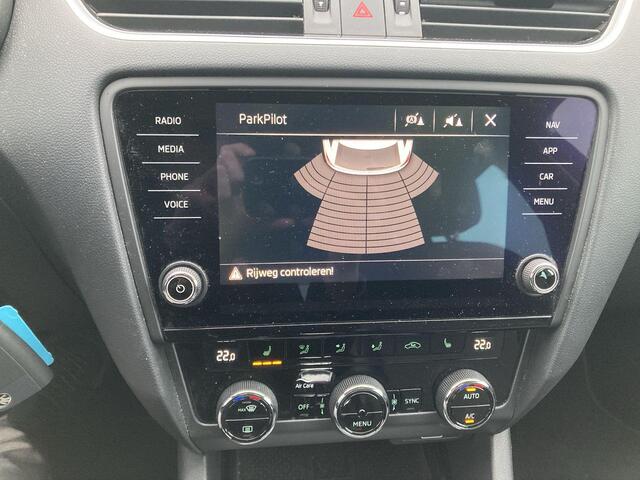 Skoda OCTAVIA Combi 1.5TSI/150PK DSG Greentech Business Edition · Trekhaak · Apple/Android Car Play · Climatronic · Stoelverwarming ·