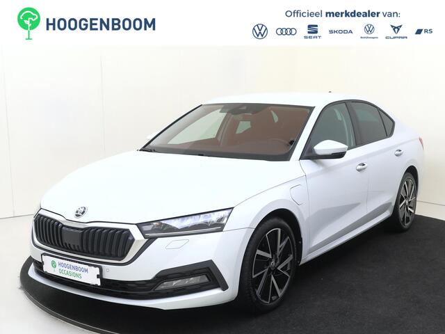 Skoda OCTAVIA 1.4 TSI iV PHEV Business Edition | Achteruitrijcamera | Stoel- en stuurwielverwarming | CarPlay | Verwarmde voorruit | Digital cockpit | Achterbank verwarmd | Cruise control |