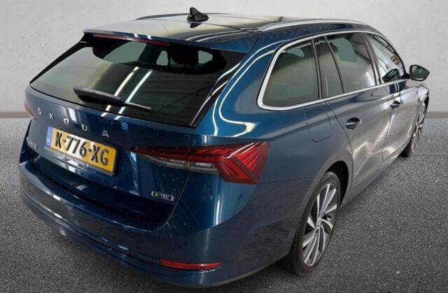 Skoda OCTAVIA Combi 1.5 e-TSI DSG Business Edition Plus Navigatie Trekhaak Panoramadak Camera Alcantara ACC Dab Stoelverwarming Keyless Carplay 18 Inch Velgen Extra Getint Glas Chroom Rails Led Koplampen NL Auto 1e Eigenaar Super compleet !