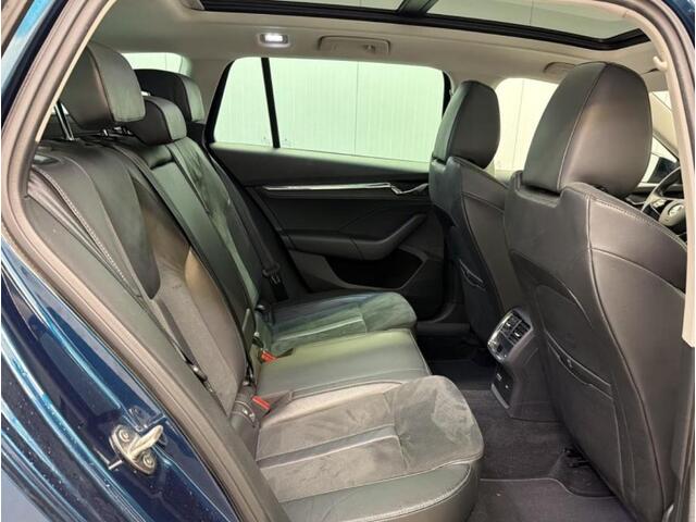 Skoda OCTAVIA Combi 1.5 e-TSI DSG Business Edition Plus Navigatie Trekhaak Panoramadak Camera Alcantara ACC Dab Stoelverwarming Keyless Carplay 18 Inch Velgen Extra Getint Glas Chroom Rails Led Koplampen NL Auto 1e Eigenaar Super compleet !