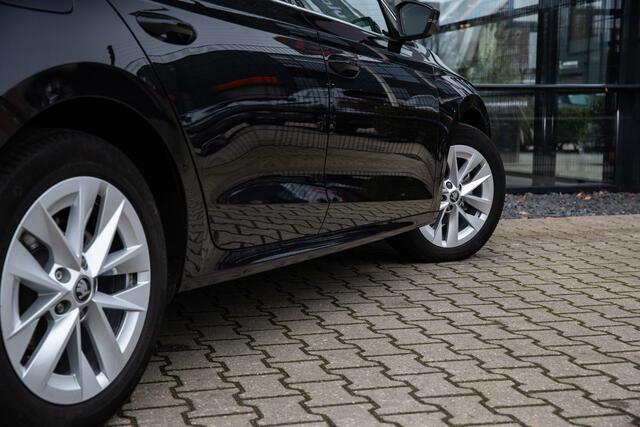 Skoda OCTAVIA Combi 1.5 TSI MHEV Sportline Business , Panoramadak, Carplay, Stoel/stuurverwarming,