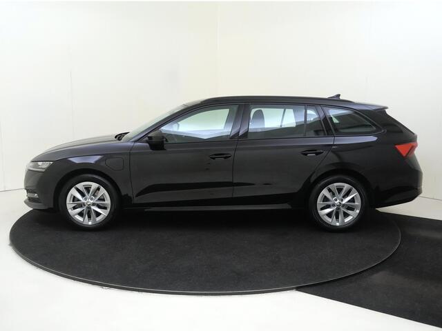 Skoda OCTAVIA Combi 1.4 TSI iV PHEV Business Edition | SoH 100% | Parkeersensoren achter | CarPlay | Cruise control | Airco | Digital cockpit |