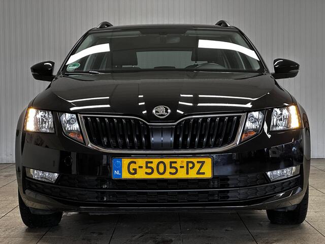 Skoda OCTAVIA Combi 1.5 TSI Sport Business/ AUTOMAAT/ 150PK!/ Half-Leder/ 16'' LMV/ Apple + Android/ Stoelverw./ Navi/ Clima/ Cruise/ Elek. pakket/ Isofix/ Bluetooth/ Armsteun/ Multi. Sportstuur/ Mistl./ PDC/ Extra getint glas.