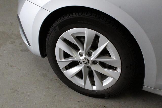 Skoda OCTAVIA Combi 1.0 e-TSI Business Edition Plus | WEGKL-TRHAAK | CAMERA | ACC | BLINDSPOT | NAVI | CARPLAY | KEYLESS | LMV |