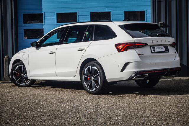 Skoda OCTAVIA Combi 1.4 TSI RS iV PHEV Business GRATIS Afleverpakket! | 245 PK | 4 Jaar Fabrieksgarantie! |