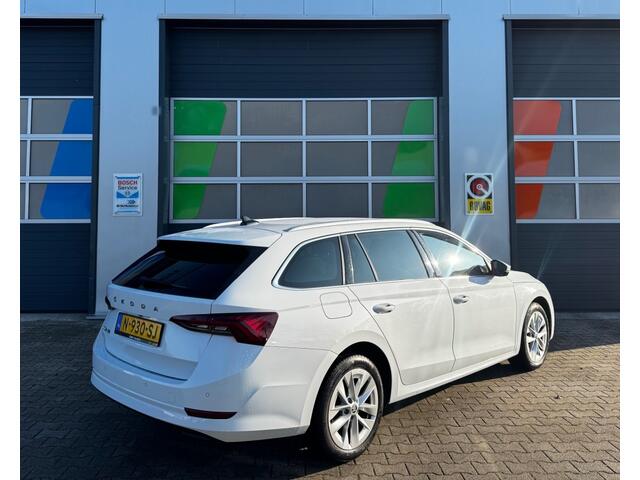 Skoda OCTAVIA Octavia 2022 / CarPlay / Stoelverwarming / Park Assist / 113k km / NL-Auto