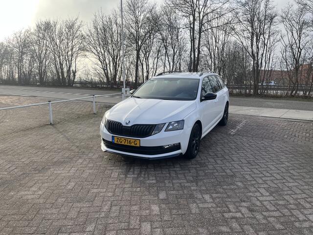 Skoda OCTAVIA Combi 1.0 TSI Greentech Sport Business TREKHAAK ZWARTE HEMEL STOELVERWARMING