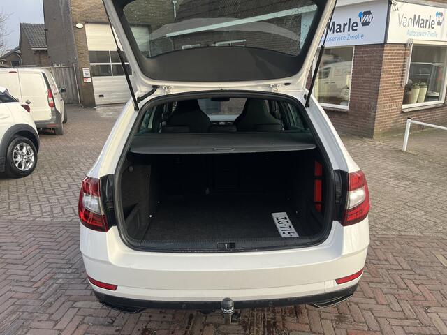 Skoda OCTAVIA Combi 1.0 TSI Greentech Sport Business TREKHAAK ZWARTE HEMEL STOELVERWARMING