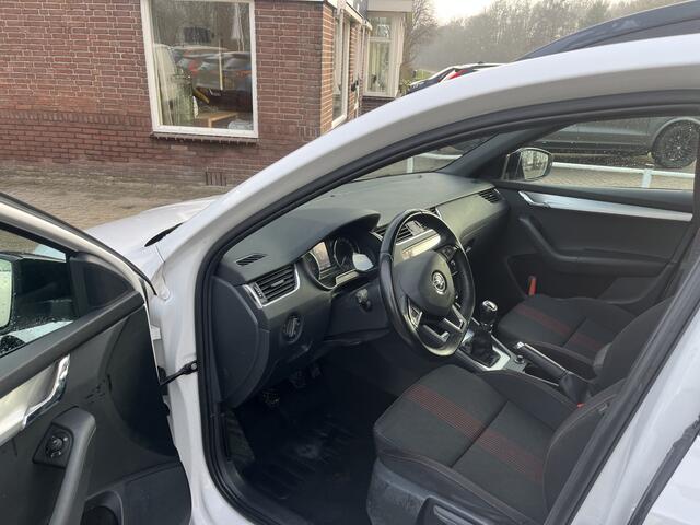 Skoda OCTAVIA Combi 1.0 TSI Greentech Sport Business TREKHAAK ZWARTE HEMEL STOELVERWARMING