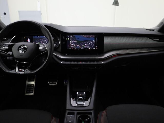 Skoda OCTAVIA Combi 1.4TSI 180kW/245PK RS iV PHEV DSG · Panoramadak · Camera + Parkeersensoren · Apple/Android