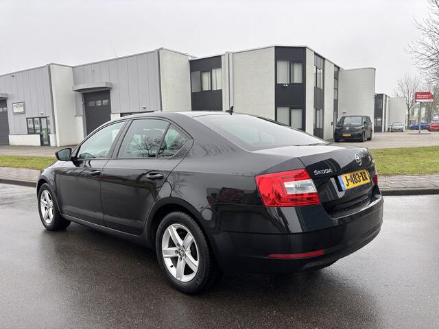 Skoda OCTAVIA 1.0 TSI Greentech Style Business Automaat DSG 116 PK. Prachtige en als nieuw rijdende auto !!!