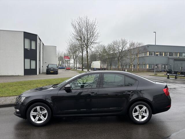 Skoda OCTAVIA 1.0 TSI Greentech Style Business Automaat DSG 116 PK. Prachtige en als nieuw rijdende auto !!!