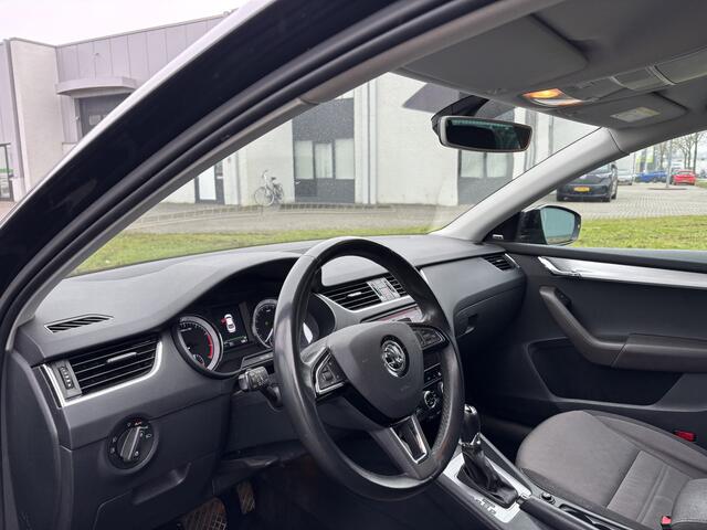 Skoda OCTAVIA 1.0 TSI Greentech Style Business Automaat DSG 116 PK. Prachtige en als nieuw rijdende auto !!!