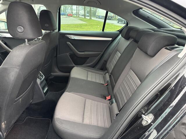 Skoda OCTAVIA 1.0 TSI Greentech Style Business Automaat DSG 116 PK. Prachtige en als nieuw rijdende auto !!!