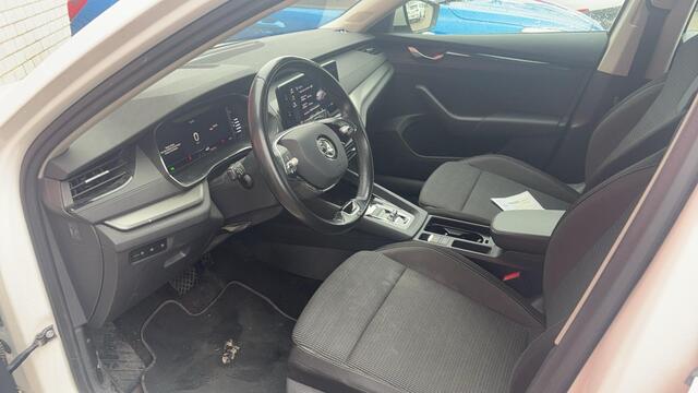 Skoda OCTAVIA Combi 1.0 e-TSI Business Edition AUTOMAAT / TREKHAAK / CLIMA / CARPLAY / FULL LED / PDC / BLUETOOTH / CRUISE / NL-AUTO