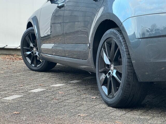Skoda OCTAVIA Combi 1.0 TSI Greentech Sport Business met Navigatie, Trekhaak, Zwarte hemel, Zwarte Accenten!