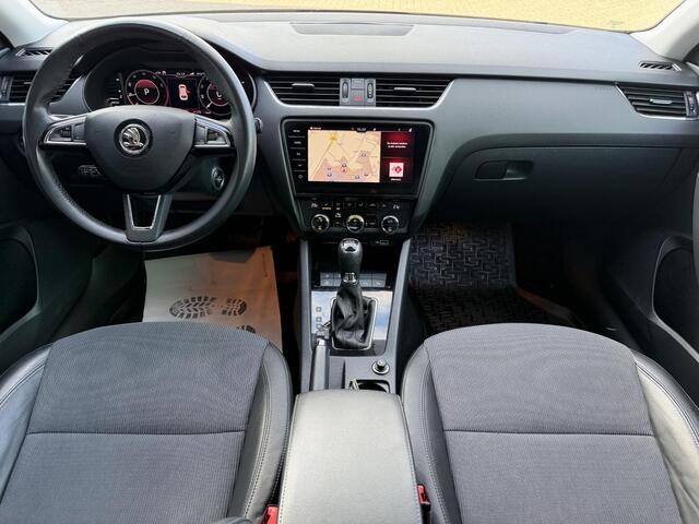 Skoda OCTAVIA Combi 1.5 TSI Greentech Business Edition Plus AUTOMAAT | VIRTUAL DISPLAY | CAMERA | LED LAMPEN | ADAPTIEVE CRUISE | DODEHOEK DETECTIE | LEDER | KEYLESS | VERWARMDE STOELEN | CANTON SOUND SYSTEM NAVIGATIE | DODEHOEK DETTECTIE |