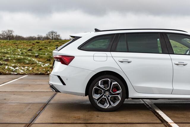 Skoda OCTAVIA Combi 1.4 TSI RS iV PHEV | COMFORT STOELEN | HEAD UP | 19" ALTAIR VELGEN | ADAPTIVE CRUISE