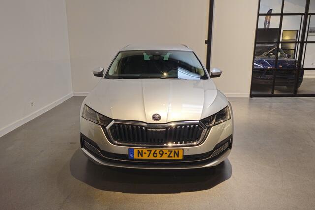 Skoda OCTAVIA Combi 1.4 TSI iV PHEV Business Edition Stoelverwarming voor en achter - Stuurverwarming - Apple Carplay/Android Auto - Dodehoekdetectie - Adaptive Cruise - Trekhaak - Virtual Cockpit -